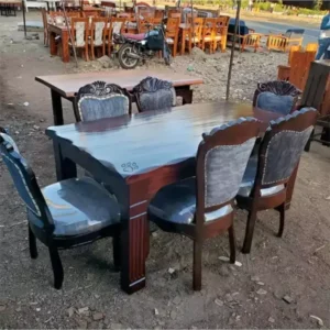 Antique 6 seater mahogany dinning table